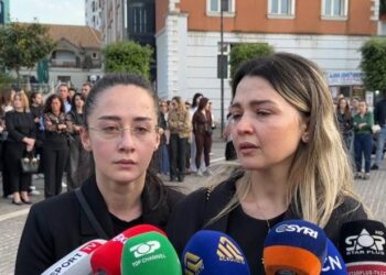 Drejtësi për Xhuana Nikollajn/ I dha fund jetës pas dhunës nga ish-bashkëshorti, qytetarët protestojnë në Lezhë –