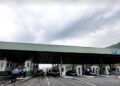 Qytetarët nga Kosova shijojnë fundjavën në bregdetin shqiptar, rriten lëvizjet në pikën kufitare të Morinës –