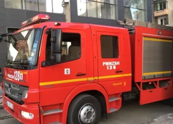 Zjarr në një pallat në kompleksin “Kika 1” te “Komuna e Parisit”, evakuohen banorët –