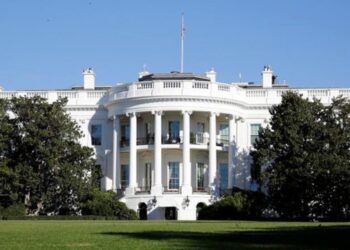 Të shtëna pranë Shtëpisë së Bardhë/ Policia neutralizon një person, brenda ndodhej edhe Donald Trump –