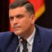 Sekretari i Përgjithshëm i Partisë së Lirisë Tedi Blushi ka paraqitur gjatë një konference shtypi të tjera dokumente në lidhje me provat e sajuara të SPAK për ish presidentitn Meta. “|SHBA rrëzoi zyrtarisht akuzën për lobim të paligjshëm, por SPAK e fshehu përgjigjen për muaj me radhë”. Kështu deklaroi Blushi gjatë daljes për mediat. Lexo edhe: Kush e pengon integrimin europian të Shqipërisë?!? Deklrata e plotë: Akuza kundër Presidentit të Partisë së Lirisë, Z. Ilir Meta për gjoja lobimin 1 milion USD të tij për një foto të pabërë me Presidentin Trump tashmë, që shërbeu si justifikim për rrëmbimin e tij mafioz në 21 Tetor të vitit 2024, tanimë është rrëzuar zyrtarisht edhe nga SPAK. Por mbështetur si përherë vetëm mbi prova dhe fakte ligjore, sot do t’u provojmë të gjithë shqiptarëve rrugën kriminale që ndoqi Edi Rama dhe Charles McGonigal, jo vetëm për mbarsjen e kësaj akuze, por edhe për helmimin e opinionit publik vendas dhe ndërkombëtar ndaj Z. Meta. Historia mafioze, nis me shkrimin e sponsorizuar nga Edi Rama dhe Charles McGonigali në gazetën “Mother Jones” të George Sorosit më 25 prill 2018, ku për herë të parë gjoja u zbulua se Z. Meta kishte paguar, sipas kësaj reviste, 1 milion USD për foton e pabërë me Presidentin Trump, duke përdorur sipas tyre një kompani guackë “Dorelita” të një greko-amerikani. Kujtojmë se ky shkrim u riprodhua në atë kohë me shpejtësi në të gjitha mediat dhe portalet e kapura nga Edi Rama dhe të financuara prej tij me paratë e ndyra të inceneratorëve. Por 4 vite pas këtij shkrimi, pothuajse i njëjti shkrim riciklohet, por kësaj here në gazetën spekulative austriake “Kronen Zeitung”, e cila në faqe të parë, në 16 maj 2022, me titullin “Krimi i një Presidenti”, pra theksoj 2 muaj para se Z. Meta të mbaronte mandatin si President i Republikës dhe ti rikthehej politikës aktive, kjo gazetë spekulative, rikthen të njëjtën akuzë të sponsorizuar të lobimit prej tij të 1 milion dollarëve për gjoja foton e pabërë me Presidentin Trump, shkrim i cili në atë kohë gjeti jehonë edhe në disa media greke. Pa kaluar as dy javë nga ky shkrim, më 10 qershor 2022, ish-deputeti i Edi Ramës apo siç e quan ai sot “ballisti im më i mirë”, Halit Valteri, bën kallëzimin në SPAK kundër Z. Meta duke pretenduar, sipas tij, se midis kompanisë “McKeon Group” dhe Kryetarit të LSI-së ishte lidhur një kontratë lobimi e financuar, sipas tij, me para që burimin kryesor e kishin nga korrupsioni. Tre muaj më vonë, më 9 shtator 2022, SPAK i dërgon një letërporosi autoriteteve amerikane dhe u kërkon sqarime lidhur me kontratën e lobimit LSI