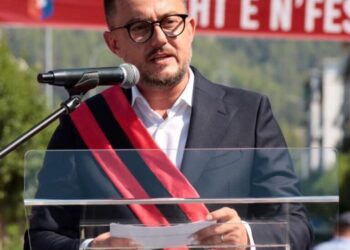 Besion Ajazi i jep 2 MLD lekë Servet Dedjas! Shkelet ligji dhe dyfishohet tenderi i pastrimit të Gramshit –