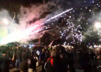 “Ndërkombëtarizohet protesta e PD”, mes të proceduarve, edhe tre shtetas italianë –