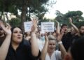 Protestë për Zvërneci, mijëra protestues mbushin Tiranën: Vazhdojmë nesër… –