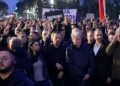 Protesta e PD/ Mbahet 1 minutë heshtje për 2 të miturit që humbën jetën tragjikisht në Durrës –
