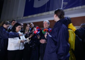 “Ja të vdesim, ja të rrojmë për liri”, Berisha mbyll protestën: Beteja vazhdon –