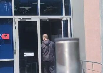 Agron Tare paraqitet në SPAK, vëllai i Igli Tares pyetet nga prokurorët për dosjen “Balluku” –