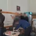 Shpërndanin drogë pranë shkollave, arrestohen nëntë persona dhe tre të tjerë shpallen në kërkim –