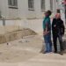 Skandal/ Shembet fasada e Gjykatës së Durrësit, pllakat e mermerit bien në trotuar –