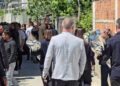 Durrësi vishet në zi! Mes dhimbjesh dhe lotësh, u jepet lamtumira e fundit dy të miturve që humbën jetën në aksidentin tragjik –