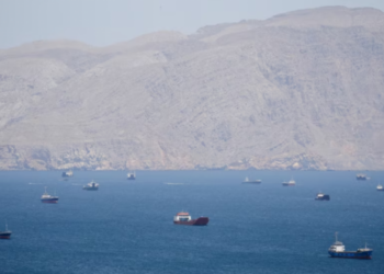 SHBA-ja nis shoqërimin e anijeve në Hormuz, Irani paralajmëron për shkelje të armëpushimit –