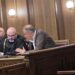 Nis seanca për ‘Sterilizimin’, ish-ministri i Shëndetësisë Ilir Beqaj nxirret nga kafazi i xhamit dhe ulet në krah të avokatit –