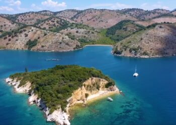 Bregdeti dhe zonat e mbrojtura po privatizohen për resortet e luksit –