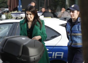 Tenderat e AKSHI-t/ Gjykata e Lartë heq arrestin shtëpiak për Mirlinda Karçanajn –