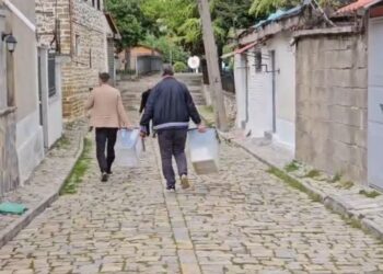 Tension dhe bllokim i votimit për kreun e PD-së në Korçë, komisionerët marrin kutitë dhe ikin –