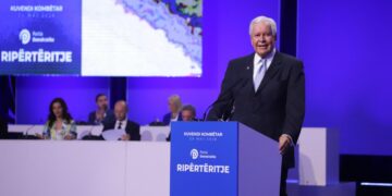 Ky vend ka nevojë për PD-në, ju mbështesim të rrëzoni tiraninë –