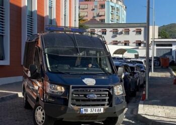 Detaje nga operacioni anti-drogë në Elbasan, arrestohen 10 persona dhe shpalle, në kërkim 8 të tjerë –