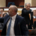 Nuk jam Niko unë! Do të flasësh kur të të vijë radha –
