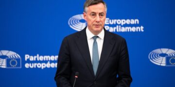 McAllister i kërkon Komisionit Europian sqarime për përjashtimin e opozitës në Shqipëri: Rrezikon integrimin –