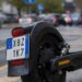 Rregullat e reja për lëvizjen me monopatina në Itali, pa targa gjobitesh deri në 400 euro –