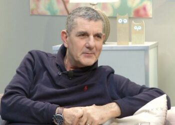 Përplasi për vdekje 7-vjeçarin në derën e shkollës, shoqërohet në polici producenti Petri Bozo –
