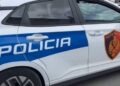 E rëndë në Elbasan/ Fëmija i shpëton nga dora të ëmës, përplaset për vdekje nga makina –