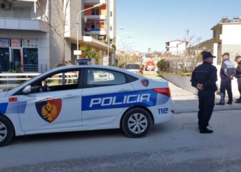 Tragjedi në Vlorë, i riu gjendet i varur në kullën e vrojtimit në Plazh –