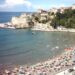 Turistët paralajmërohen në Ulqin, shkelësit rrezikojnë deri 500 euro gjobë –