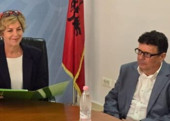 Shkarkohet drejtori i Fondit të Sigurimit të Kujdesit Shëndetësor, ja kush emërohet në vend të Arti Papajanit –