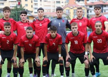 Futbollisti braktis fanellën kuqezi dhe lejohet nga FIFA t’i bashkohet përfundimisht Greqisë –