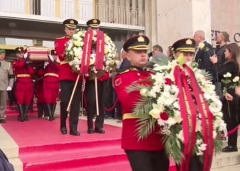 U nda nga jeta, përcillet për në banesën e fundit ish-kryetari i Kuvendit Servet Pëllumbi –