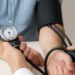 Hipertensioni në Shqipëri mbi mesataren globale, trajtimi mbetet i ulët –