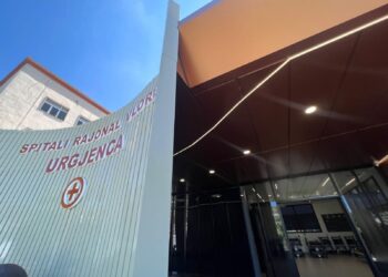 Plagosje me thikë në Vlorë, i riu përfundon në spital –