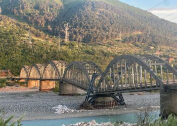 Kërkohët ndërhyrje urgjente në “Urën e Zogut, në listën e 7 monumenteve më të rrezikuara në Europë –