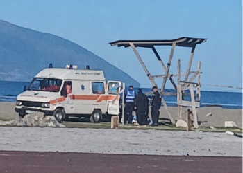 E rëndë në Vlorë, gjendet i pajetë një person në një prej kullave të vrojtimit në plazhin e vjetër –