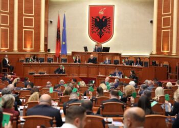 Seanca maratonë/ Rama shkon pas mesnate në Kuvend! Rrëzohen propozimet e PD, miratohet akti normativ për akcizën –