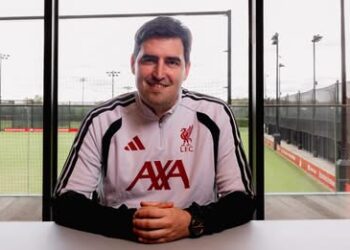 Pasuesi i Slot, Liverpool zyrtarizon trajnerin e ri –