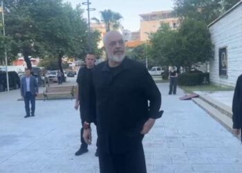 A s’ju duket se i përuleni shumë liderëve perëndimorë? –