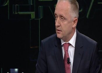 Përtej largimit dhe burgut! Revolta e rrugës dhe transformimi politik –