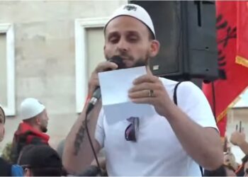 Rezistencë, s’ka negociata! Protestë edhe në Vlorë –