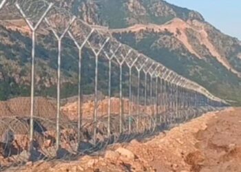 Rrjolli rrethohet me tela me gjemba, banorët thërrasin protestë të shtunën –