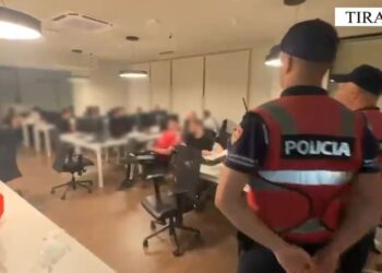Goditet një ‘call center’ i paligjshëm, arrestohen 4 administratorët dhe nën hetim 49 punonjës (Emrat) –