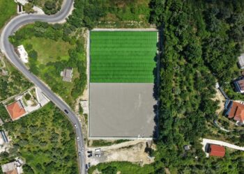 Investimet e FSHF / Fusha e re e sportit në Krujë drejt përfundimit, nis shtrimi i tapetit –