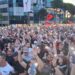 “Shqipëria nuk është në shitje”! Mijëra vetë para Kryeministrisë, thërrasin: “Dorëheqje”! –