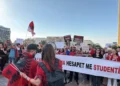PD e përfshirë në tubim, por protestuesit nuk ndryshojnë qëndrim ndaj Berishës –