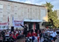 Protesta e Zvërnecit/ Të rinjtë e FRPD-së zhurmojnë folësit kur thërrasin “Berisha n’burg” –