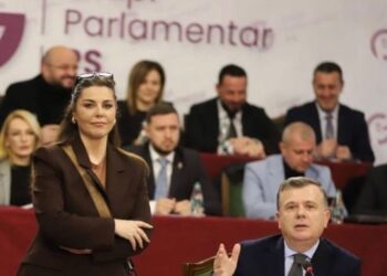 “Fol me etikë”/ Ballës dhe këshilltares së Ramës i del grupi parlamentar nga kontrolli, zbardhen mesazhet “sekrete” –