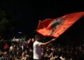 Vijon marshimi i protestuesve në Tiranë, rritet pjesëmarrja e emigrantëve –