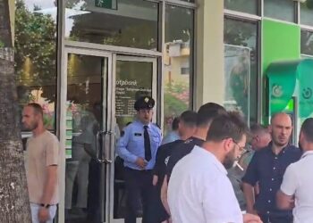 Grabitet me armë një bankë e nivelit 2 te stadiumi ‘Selman Stërmasi’! –