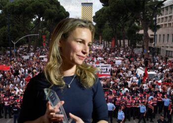 Revolta masive! Shkrimtarja Lea Ypi reagon për protestën e 11-të në Tiranë, publikon pamje nga tubimi: Ndjehem shumë krenare! –